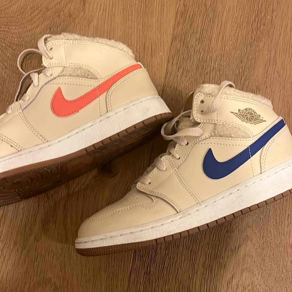 Jordan sneakers. Size 5.5. Lightly used.